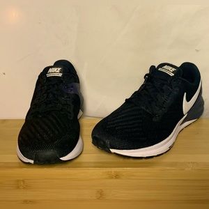 Woman’s Nike running shoes. Size 7 Black/white